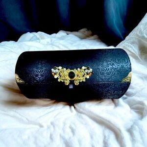 Vintage GHD Storage Box/Cigarette Box Holder/Wig Box
13”long x 7”high x 4.5”deep